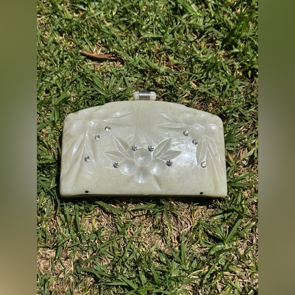 Vintage Handbags - 60s Vintage Carved Pearlescent Lucite Clutch